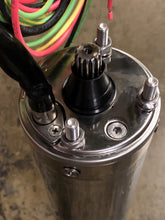 Load image into Gallery viewer, 4 Inch Sumbersible Well Pump Motor 2.0HP (Heavy-Duty Oil Filled) 230V 60Hz